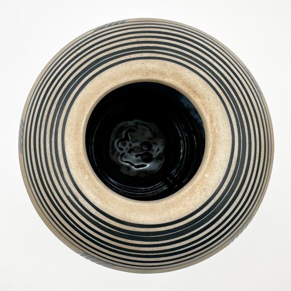 Saura or Warli Indian Tribal Folk Art Black Cream Ceramic Vase Urn w Children - Picture 8 of 13